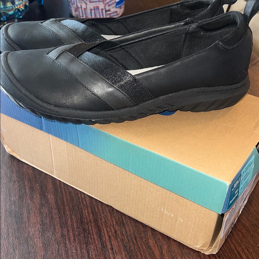 Black Women's Shoes - Picture 2 of 4
